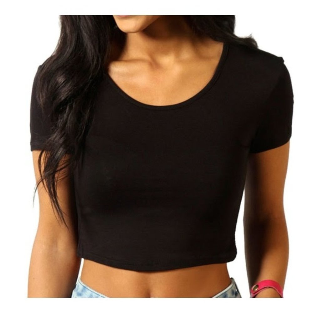 Black scoop neck staple wardrobe Crop Top